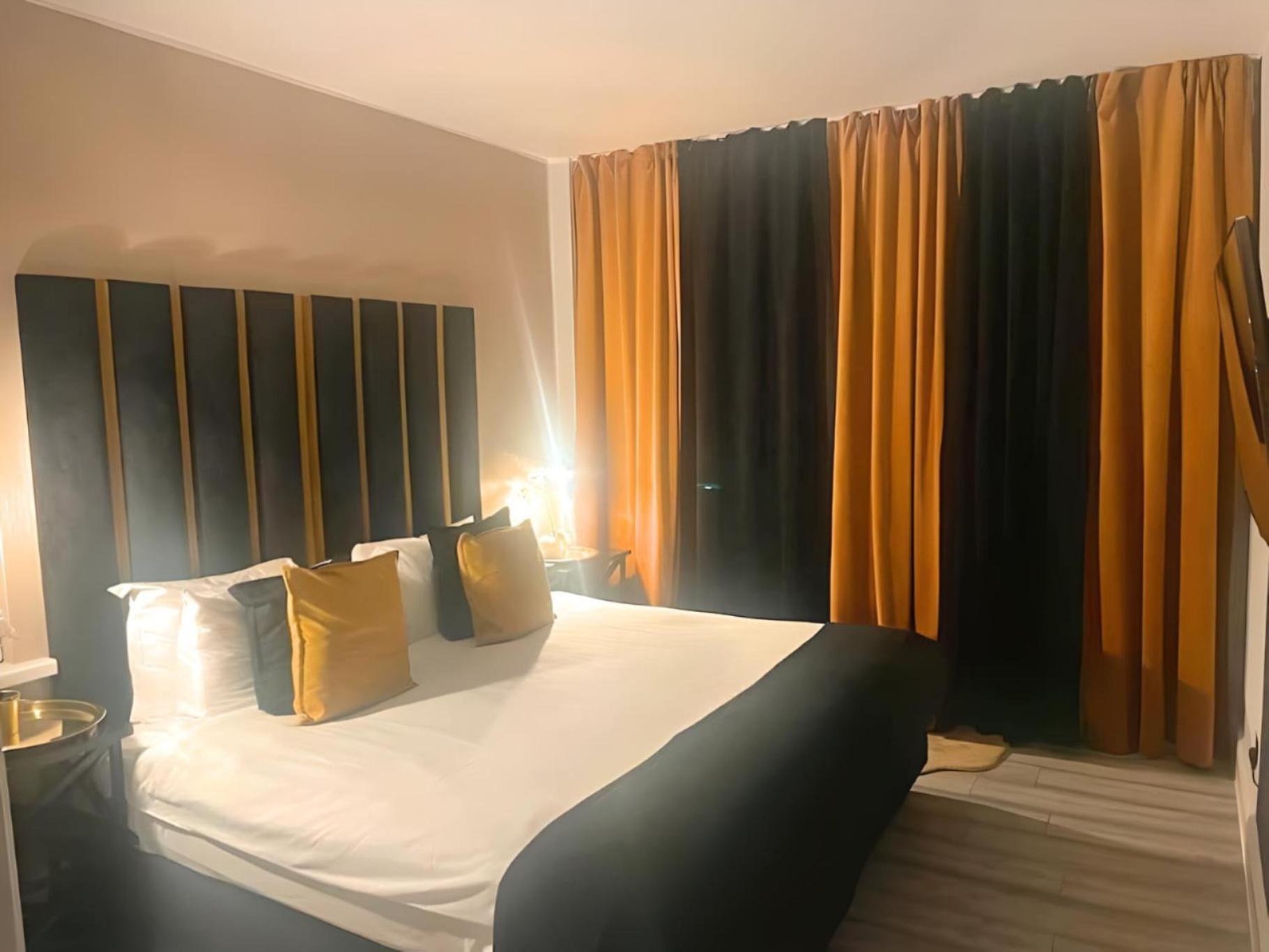 *luxury 9ine Lush Jacuzzi & Balcony* Apartment