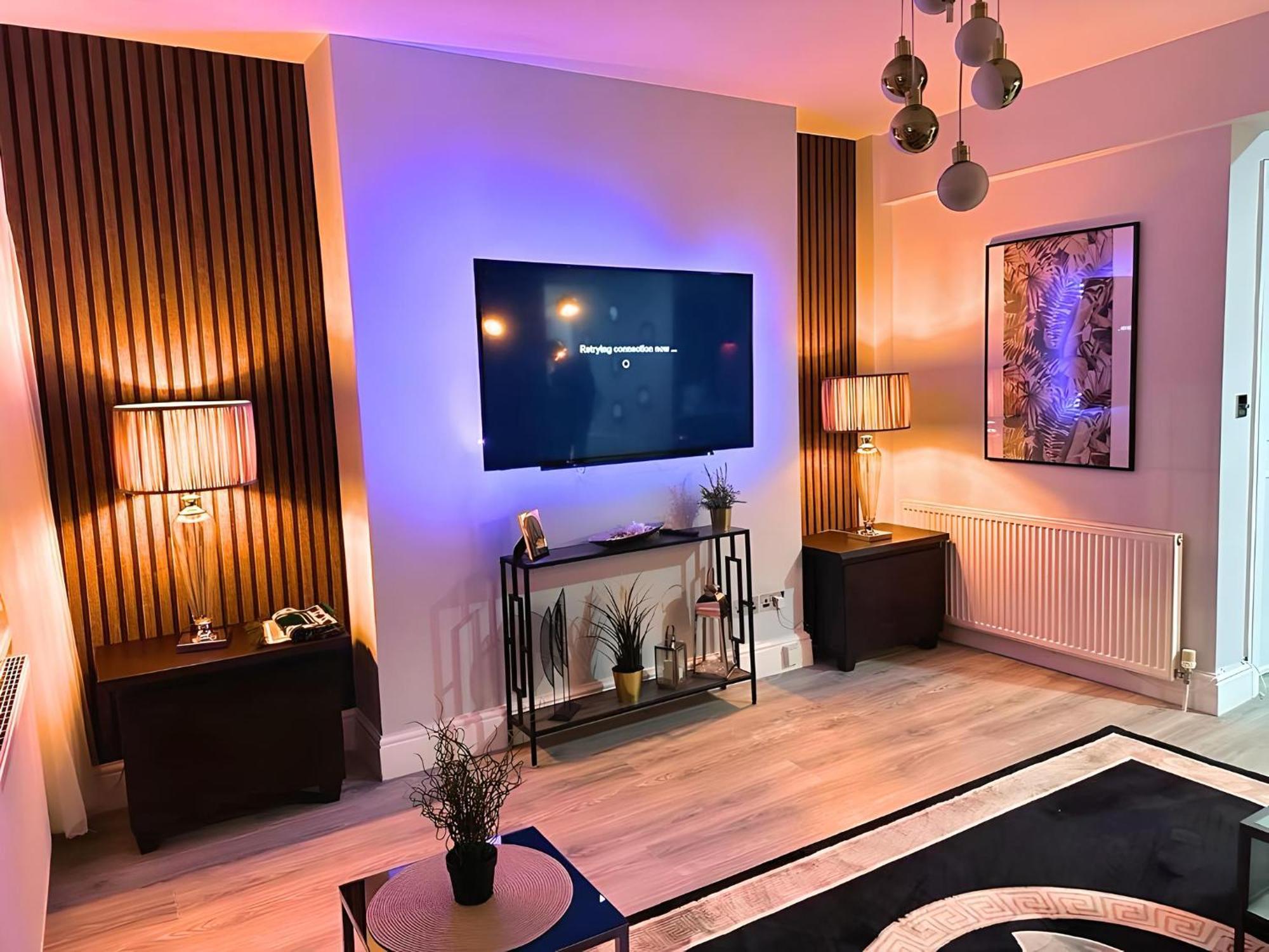 *luxury 9ine Lush Jacuzzi & Balcony* * Birmingham
