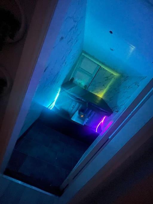 *luxury 9ine Lush Jacuzzi & Balcony* Apartment Birmingham