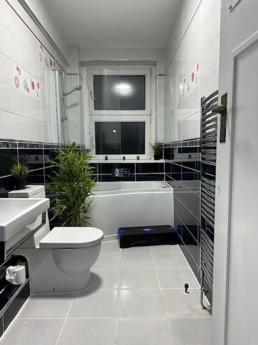 Apartment *luxury 9ine Lush Jacuzzi & Balcony*