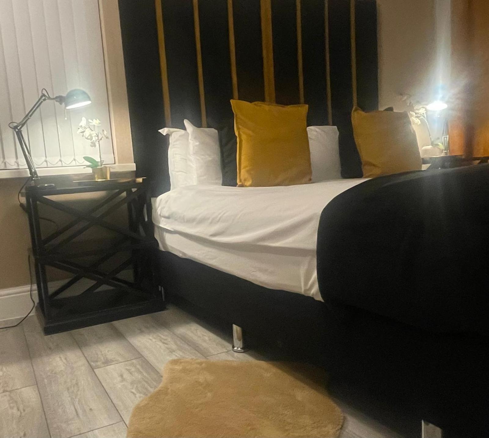 *luxury 9ine Lush Jacuzzi & Balcony* Apartment Birmingham