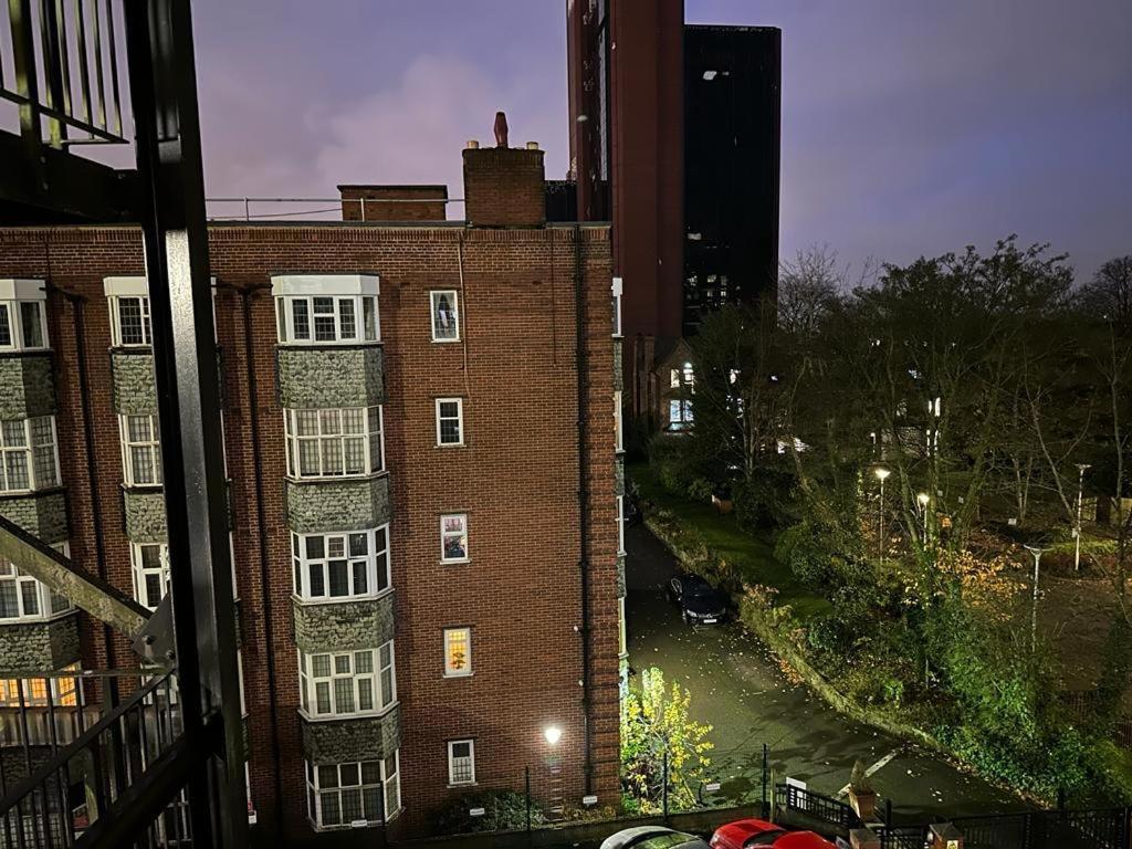 *luxury 9ine Lush Jacuzzi & Balcony*